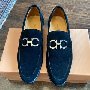 Salvatore Ferragamo men’s suede dress shoes loafers with gold logo new in box